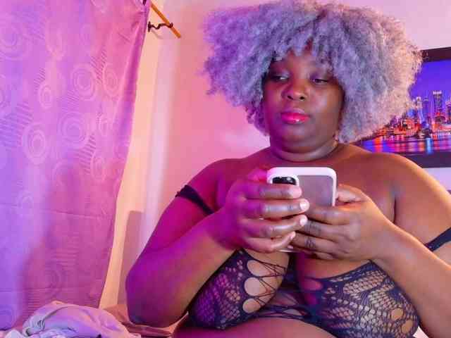 ebony-NeighborMoans webcam