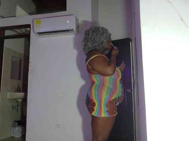 ebony-NeighborMoans webcam