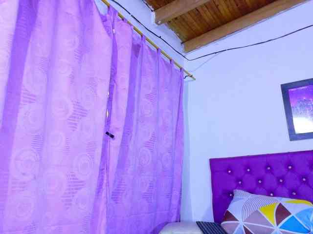 ebony-NeighborMoans webcam