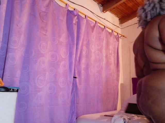 ebony-NeighborMoans webcam
