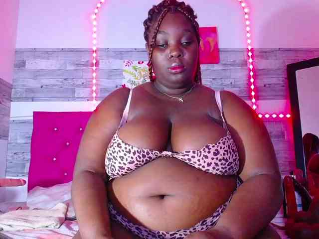 ebony-NeighborMoans webcam
