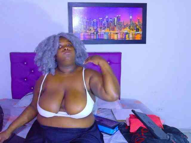 ebony-NeighborMoans webcam