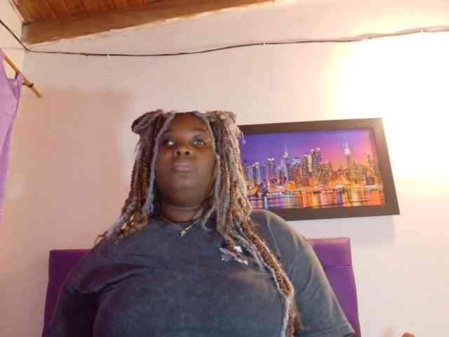 ebony-NeighborMoans webcam