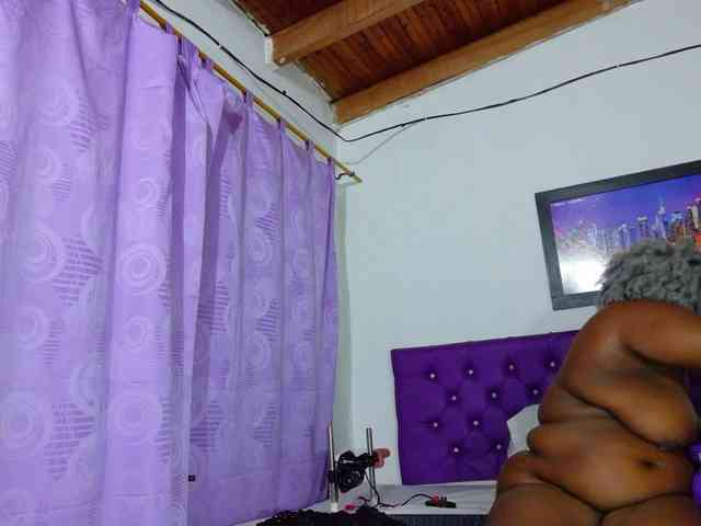 ebony-NeighborMoans webcam