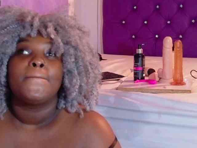 ebony-NeighborMoans webcam