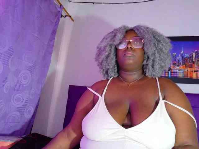 ebony-NeighborMoans webcam