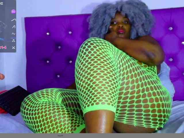 ebony-NeighborMoans webcam