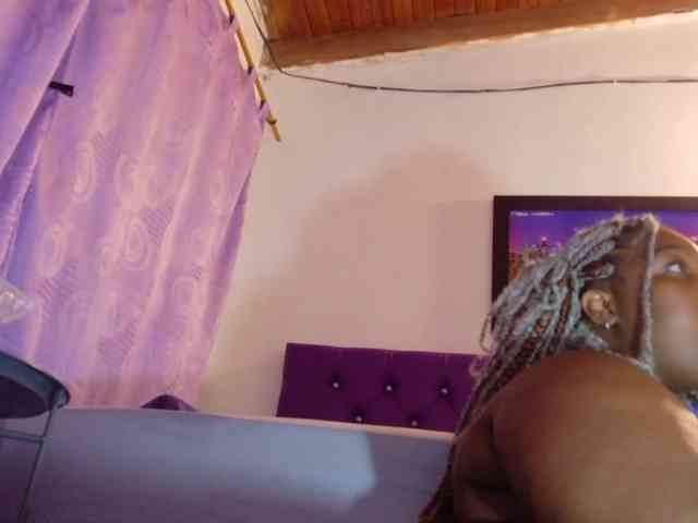 ebony-NeighborMoans webcam