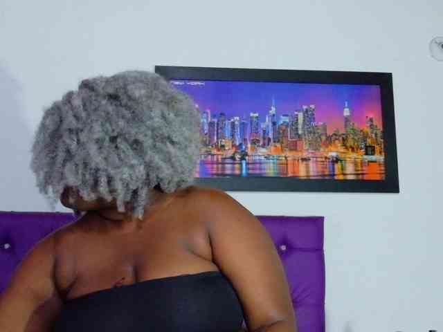 ebony-NeighborMoans webcam