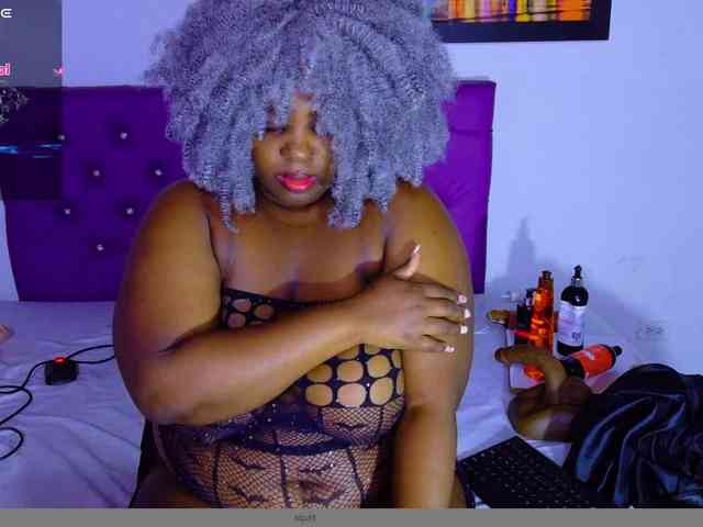 ebony-NeighborMoans webcam