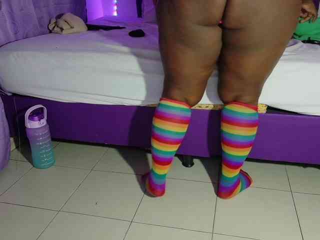 ebony-NeighborMoans webcam