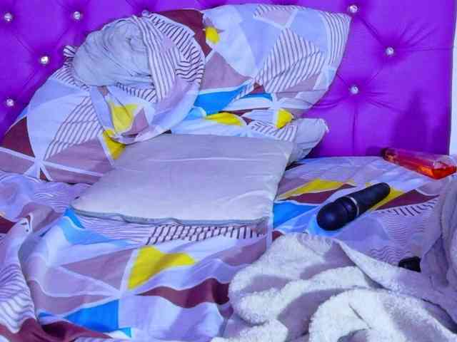 ebony-NeighborMoans webcam