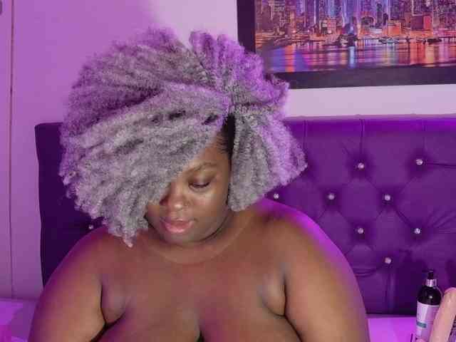 ebony-NeighborMoans webcam