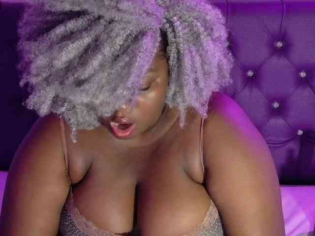 ebony-NeighborMoans webcam
