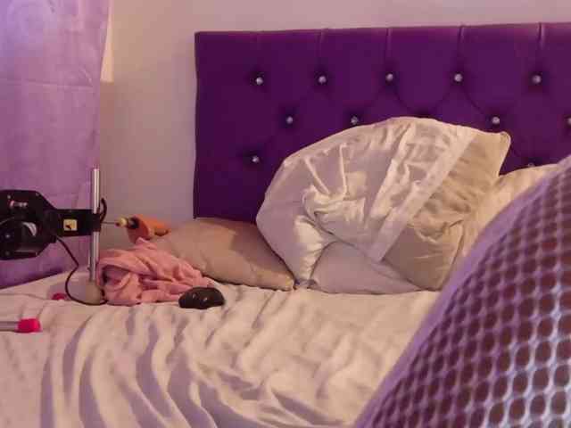 ebony-NeighborMoans webcam