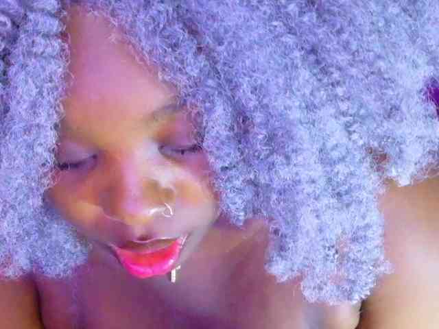 ebony-NeighborMoans webcam