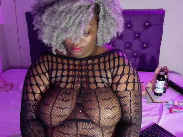 ebony-NeighborMoans webcam