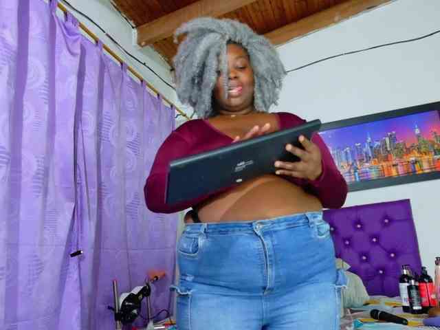 ebony-NeighborMoans webcam