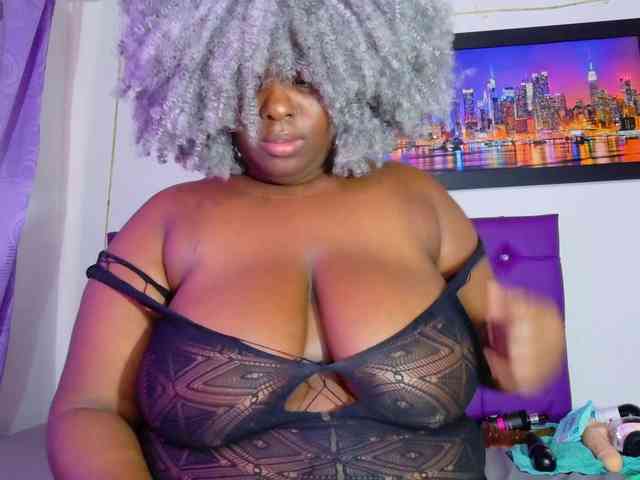 ebony-NeighborMoans webcam
