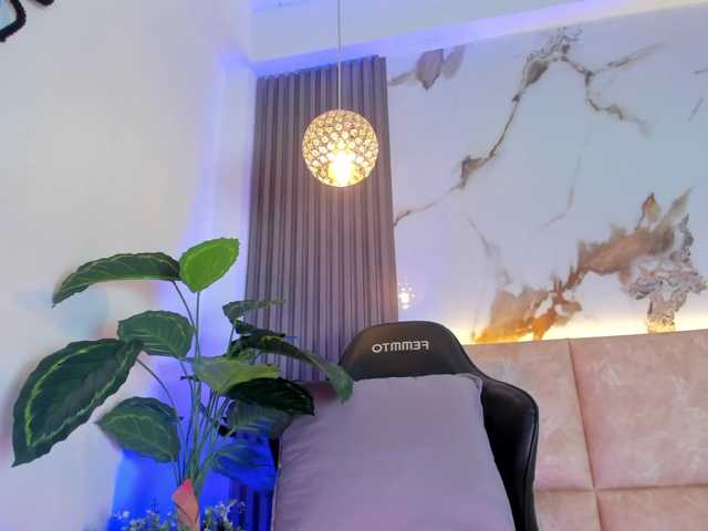 KhateMiller live cam on BongaCams