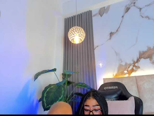 KhateMiller live cam preview