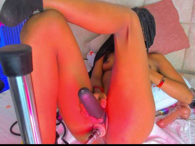KhateMiller live cam on BongaCams