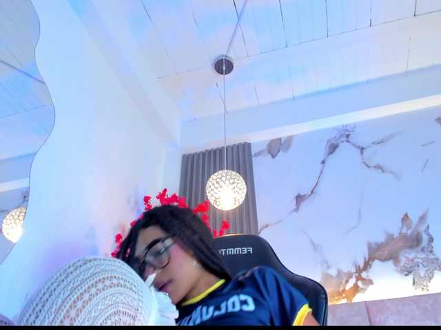 KhateMiller live cam on BongaCams