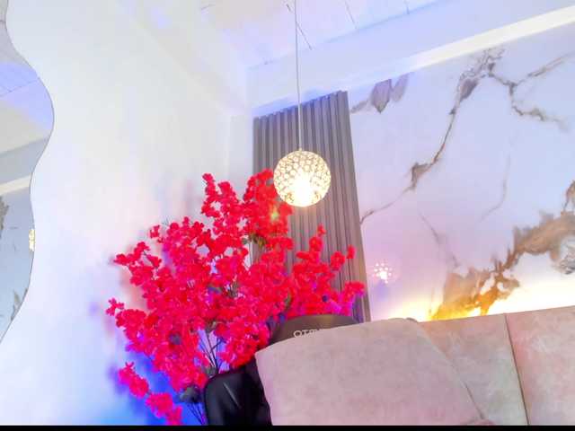 KhateMiller live cam on BongaCams