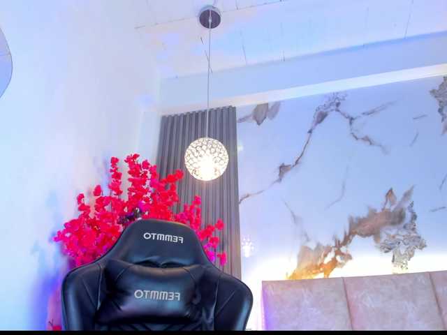 KhateMiller live cam on BongaCams