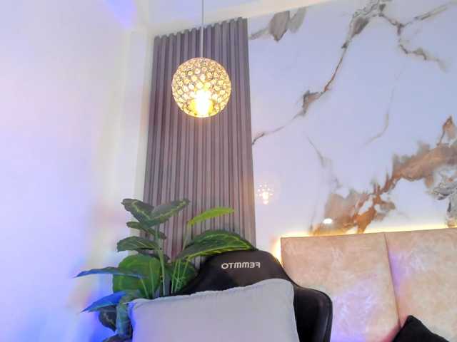 KhateMiller live cam on BongaCams