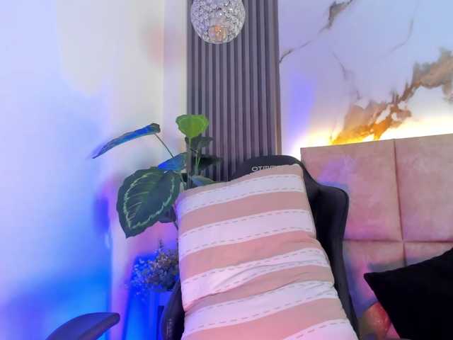 KhateMiller live cam on BongaCams