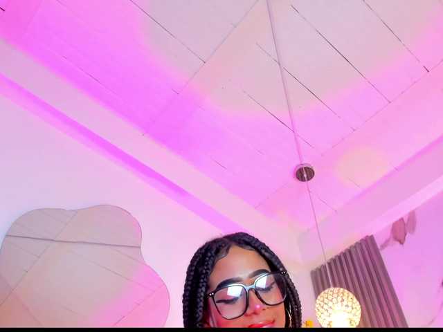 KhateMiller live cam on BongaCams