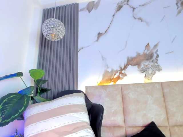 KhateMiller live cam on BongaCams
