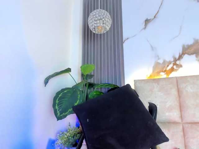KhateMiller live cam on BongaCams