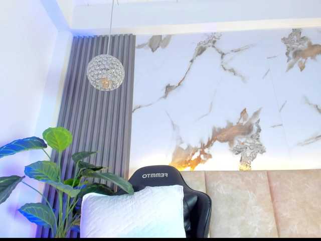KhateMiller live cam preview