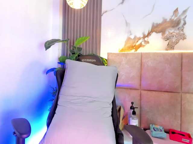 KhateMiller live cam on BongaCams