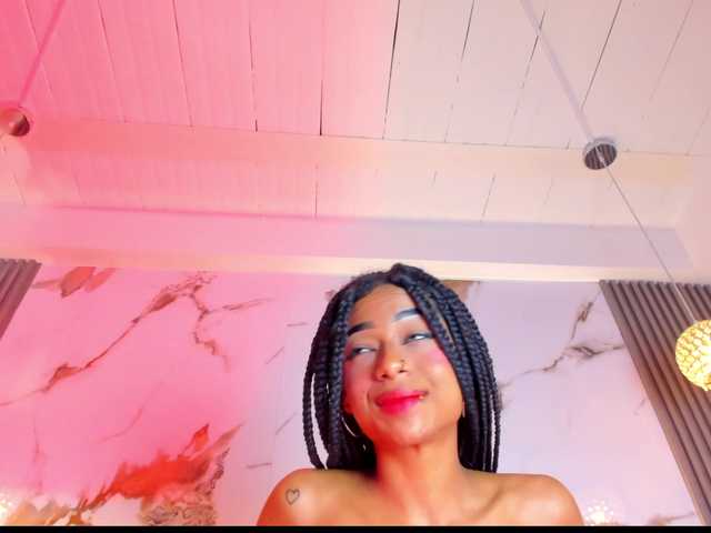 KhateMiller live cam on BongaCams