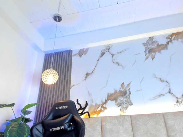 KhateMiller, en directo ahora en BongaCams