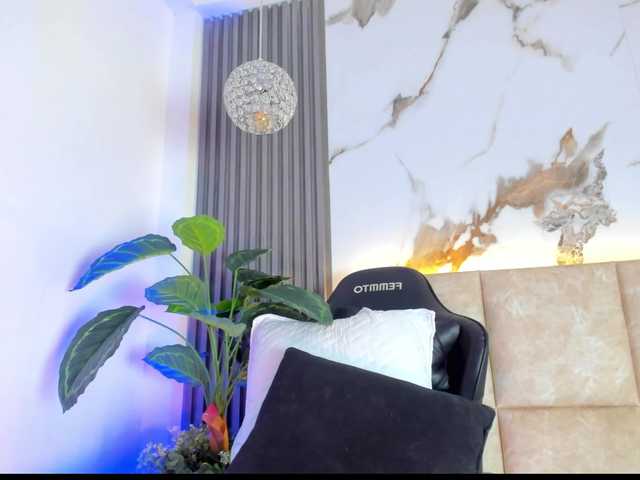 KhateMiller live cam on BongaCams