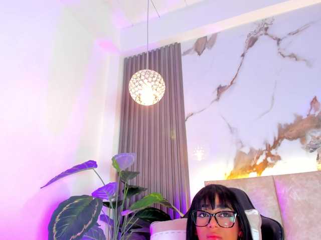 KhateMiller live cam on BongaCams