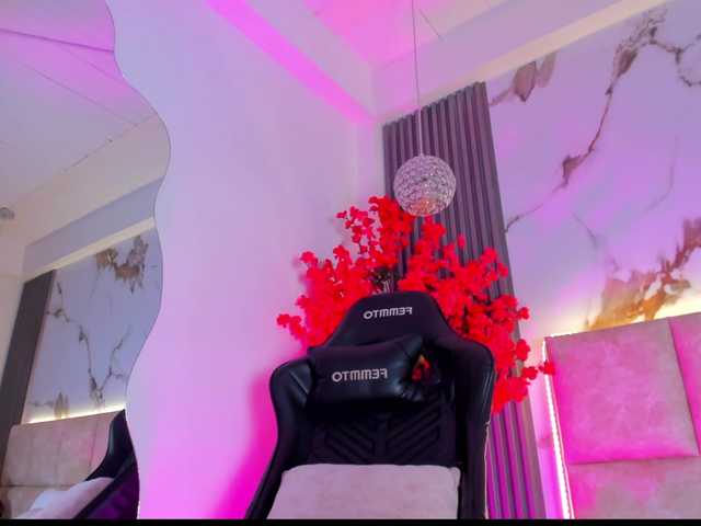 KhateMiller live cam on BongaCams
