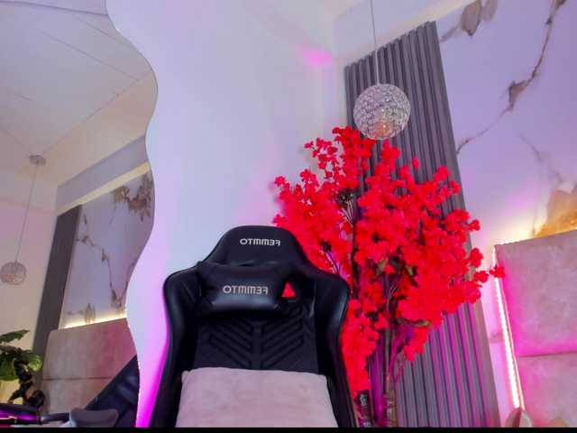 KhateMiller live cam on BongaCams