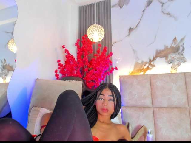 KhateMiller live cam on BongaCams