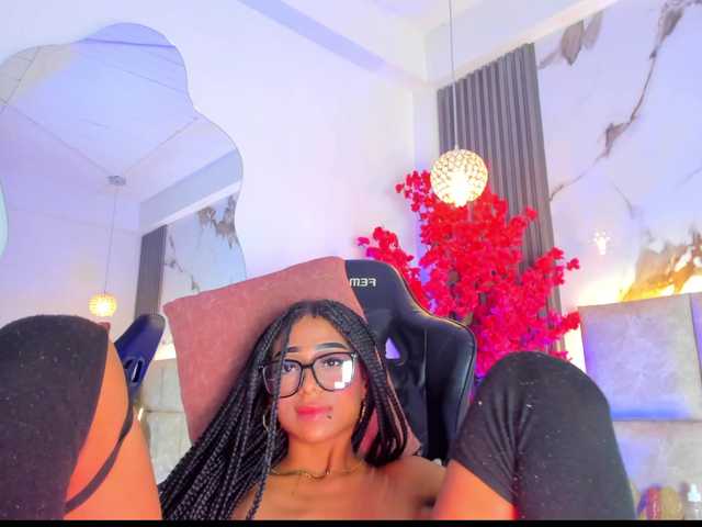 KhateMiller live cam on BongaCams