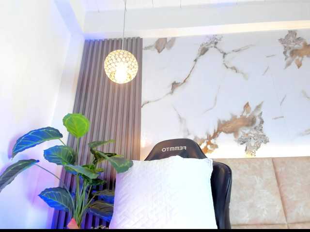 KhateMiller live cam on BongaCams