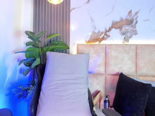 KhateMiller live cam on BongaCams