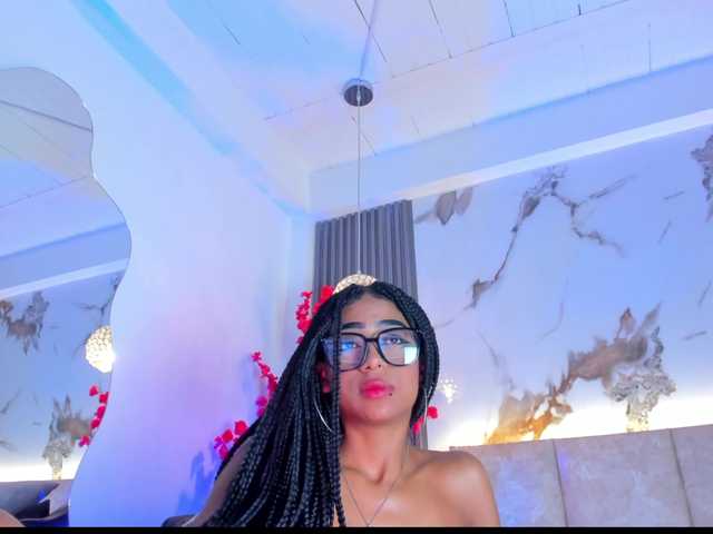 KhateMiller live cam on BongaCams