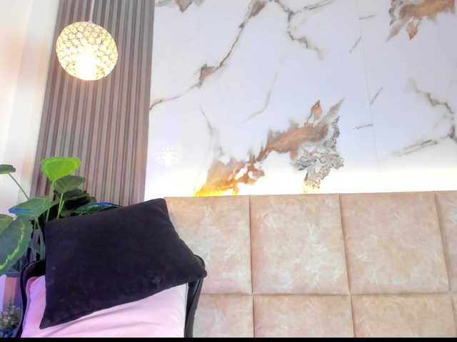 KhateMiller live cam on BongaCams