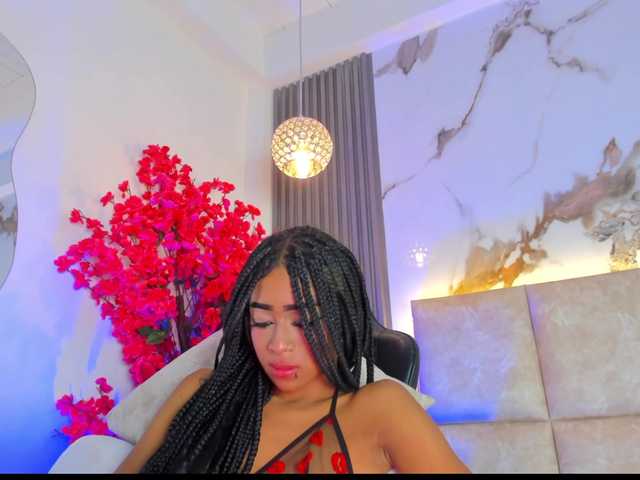 KhateMiller live cam on BongaCams
