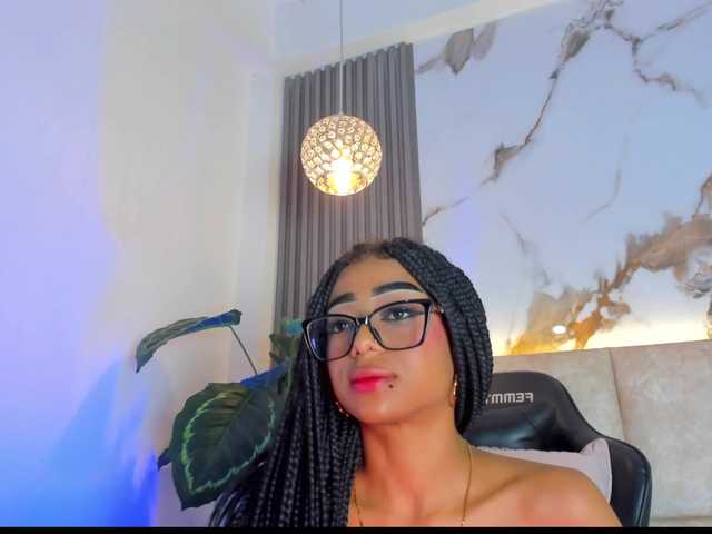 KhateMiller live cam on BongaCams